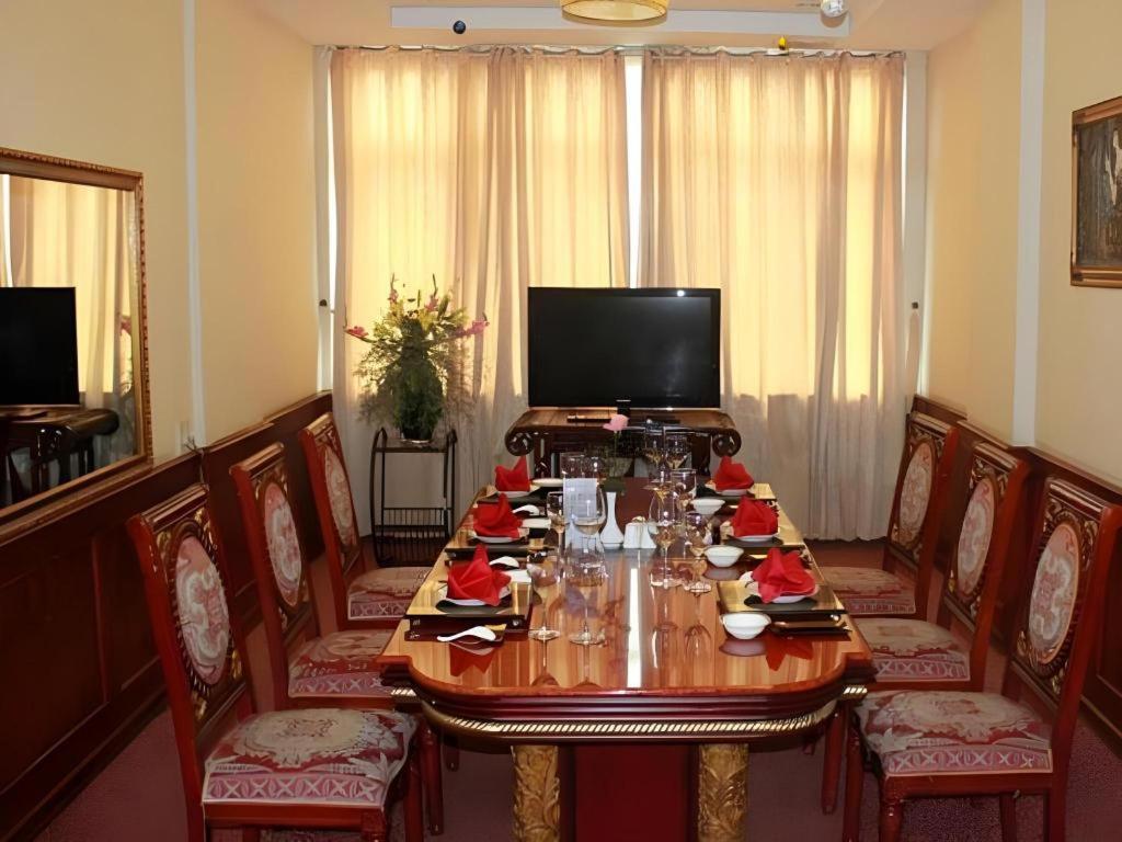 Huu Nghi Hotel Хайфон Экстерьер фото
