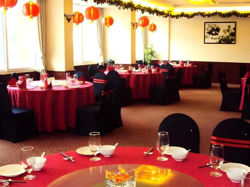 Huu Nghi Hotel Хайфон Экстерьер фото