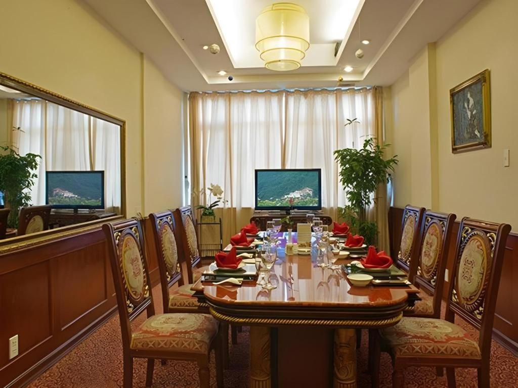 Huu Nghi Hotel Хайфон Экстерьер фото